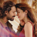Shanaya Kapoor की Film 'Aankhon Ki Gustakhiyan' का रिव्यू पढ़ें। जानिए Vikrant Massey की एक्टिंग, फिल्म की कहानी, सिनेमेटोग्राफी और म्यूज़िक से जुड़ी हर बात।