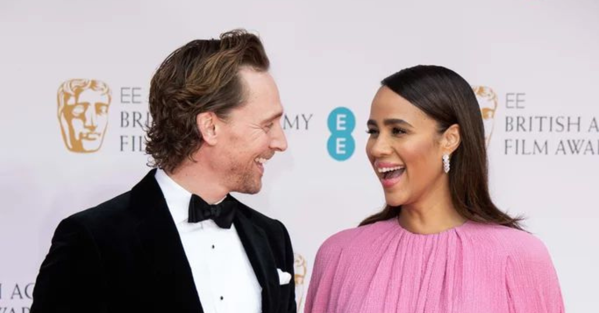Tom Hiddleston और Zawe Ashton ने 'द लाइफ ऑफ चक' प्रीमियर में अपने दूसरे बच्चे के आने की खुशखबरी साझा की।