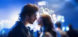 अहान पांडे और अनीत पड्डा ‘Saiyaara ’ फिल्म के एक भावनात्मक दृश्य में – रोमांटिक ड्रामा में उनकी नई जोड़ी और केमिस्ट्री की झलक