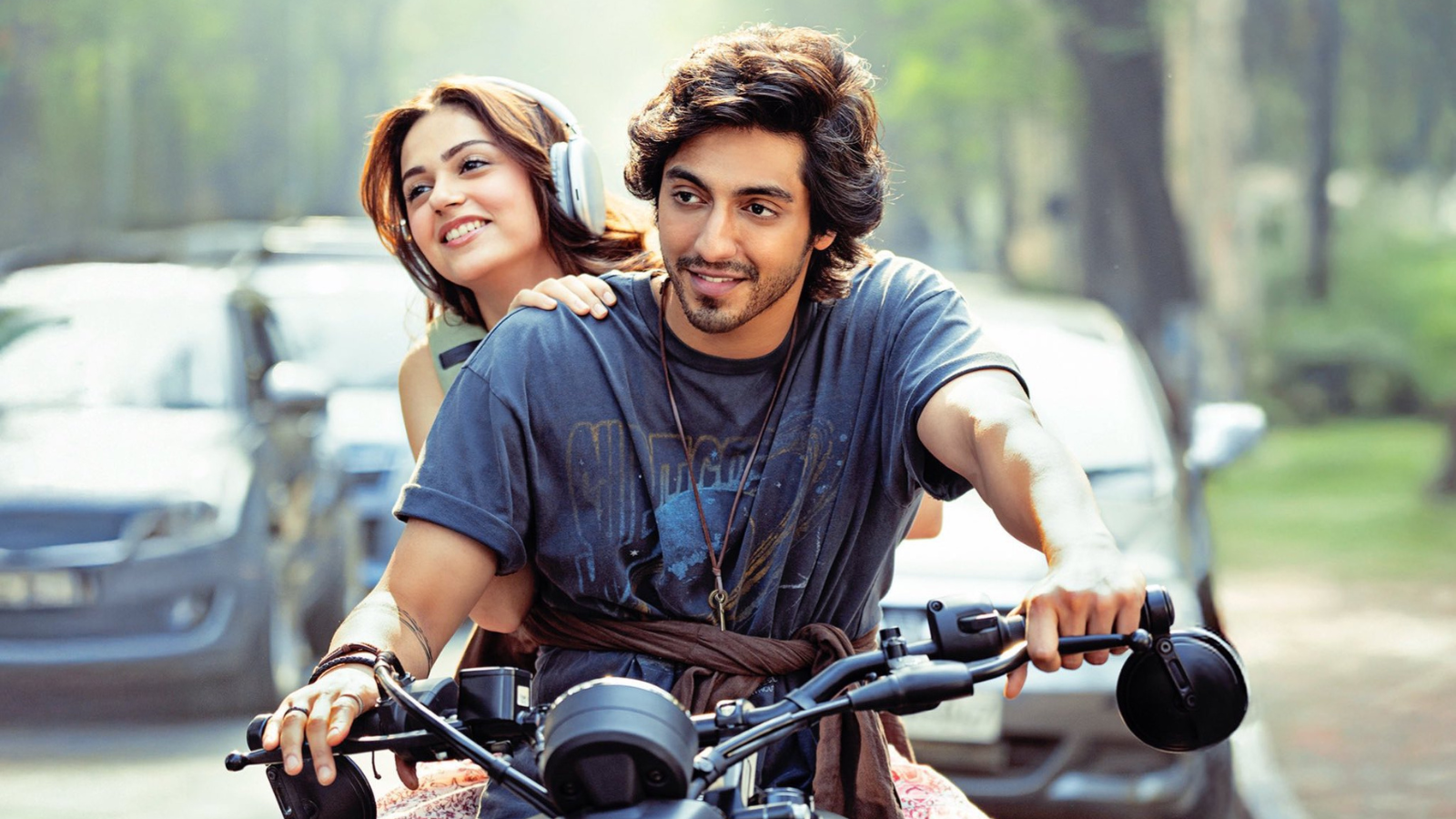 Saiyaara Box Office पर मचाया धमाल! डेब्यू एक्टर्स आहान पांडे-अनित पड्डा की फिल्म ने 3 दिन में कमाए 66.2 करोड़। जानें पूरी कहानी, रिएक्शन्स और भविष्य के अनुमान।