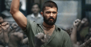 विजय देवरकोंडा Kingdom Movie में एक्शन सीन करते हुए। Image Credit- X